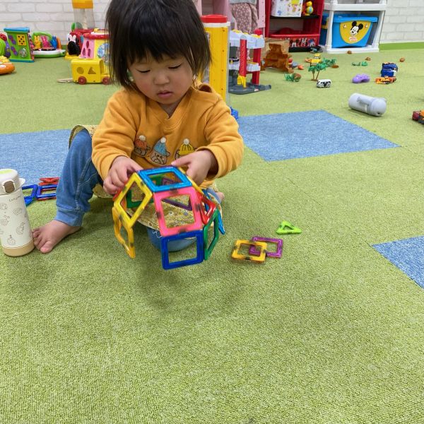 マグネットブロックで帽子作成中・・👒