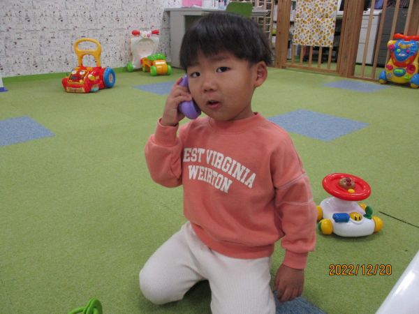 今いっぱい遊んで楽しんでるよ~😄ってママと電話中💗