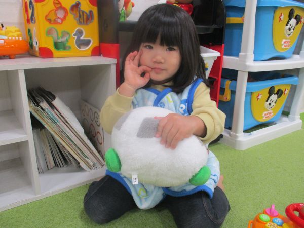 だいすきなモルカー抱っこしてハイチーズ😊💖