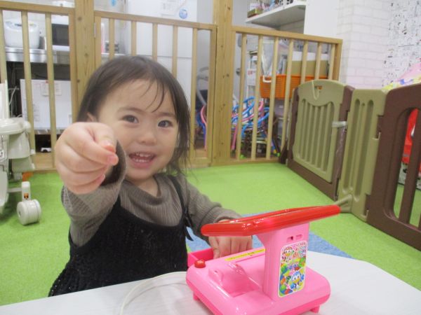 ハ~イ!!おつりです!!😍お店屋さんごっこ♪