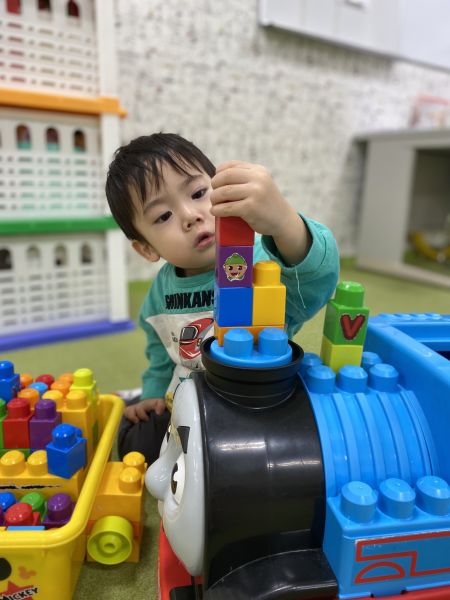 トーマスっ大好き🚄ブロック🚊高ーく積めるかな⁇