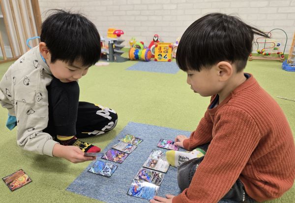 カードゲームに真剣👀