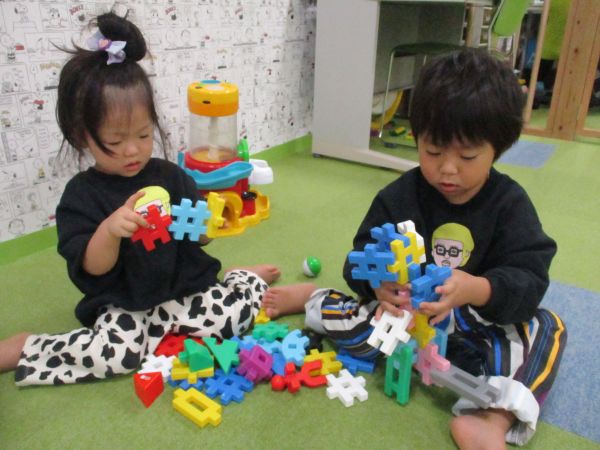 兄妹で仲良くブロック遊び😀