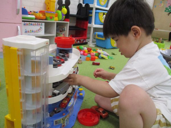 車大好き真剣なまなざし👀🚗